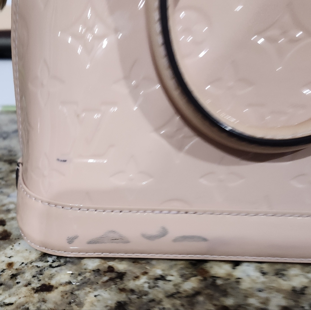 Louis Vuitton Pink Mini Bag with Structured Design and Metal Hardware - Picture 5 of 15